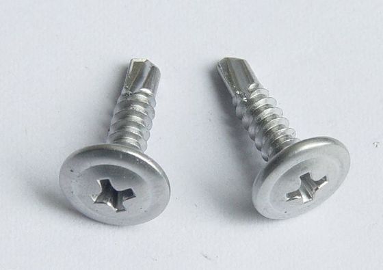 Baja tahan karat silang kepala bulat Huasi dengan bantal besar kepala datar bor ekor M4.2