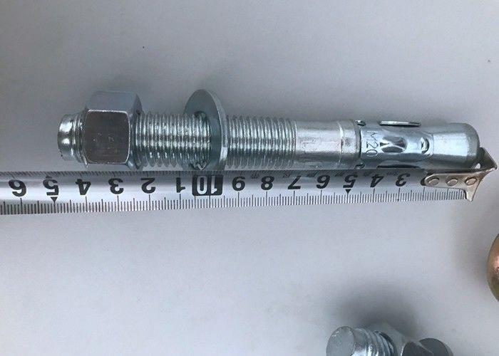 Besi Bahan M10 * 100 Beton Wedge Jangkar Baut Dengan Semprotan Biru / Putih