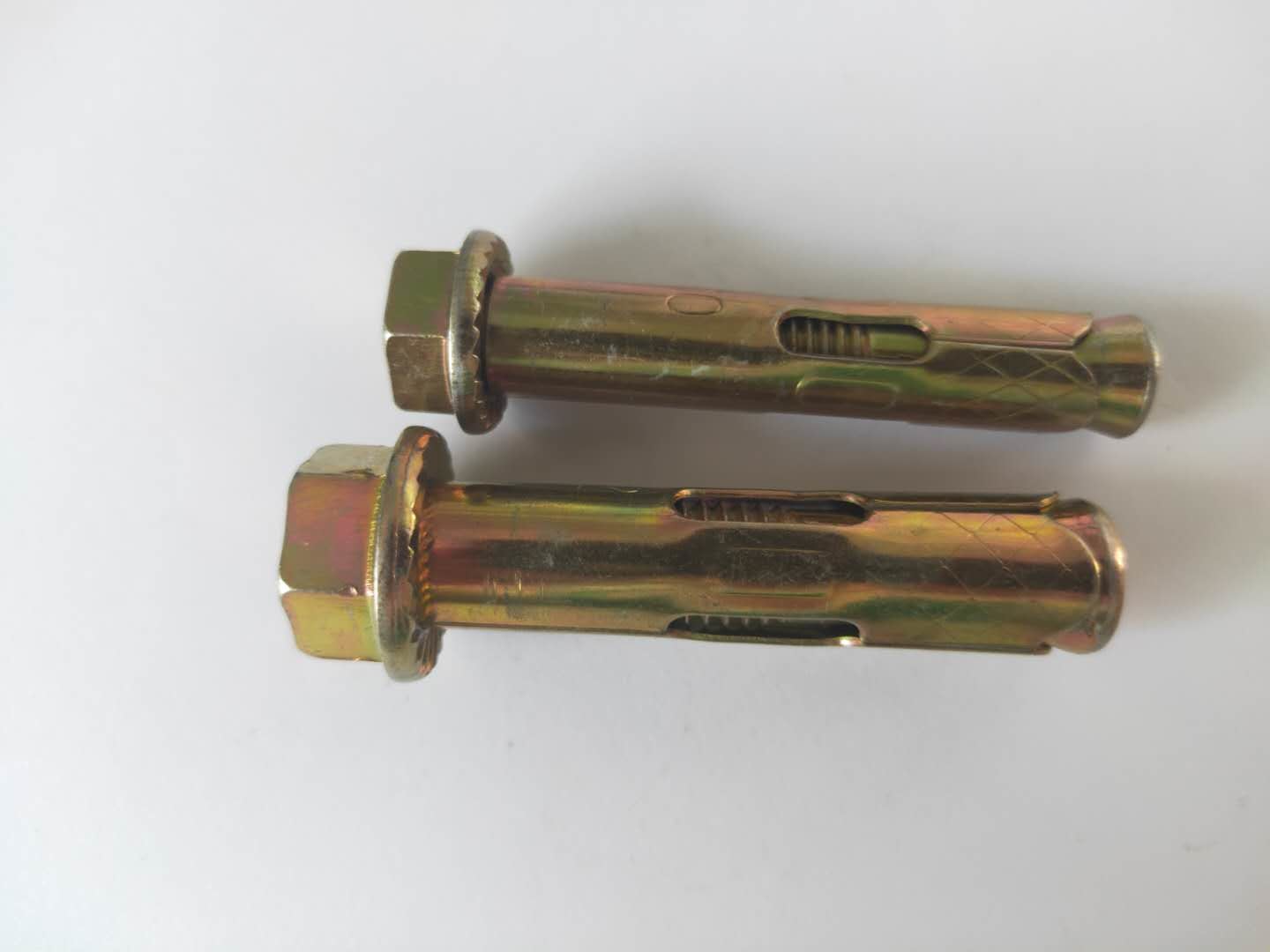 Pengikat Baja Karbon Kuning dilapisi seng M6 Hex flange nut tipe Sleeve Anchor Grade 4.8